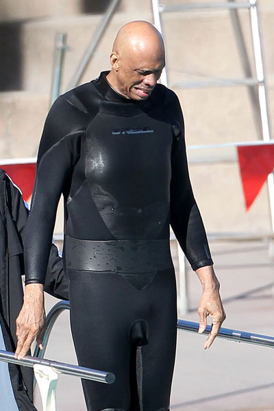 欧文连续突破得分，状态火热（欧文连续冲击篮筐得手，手感滚烫）