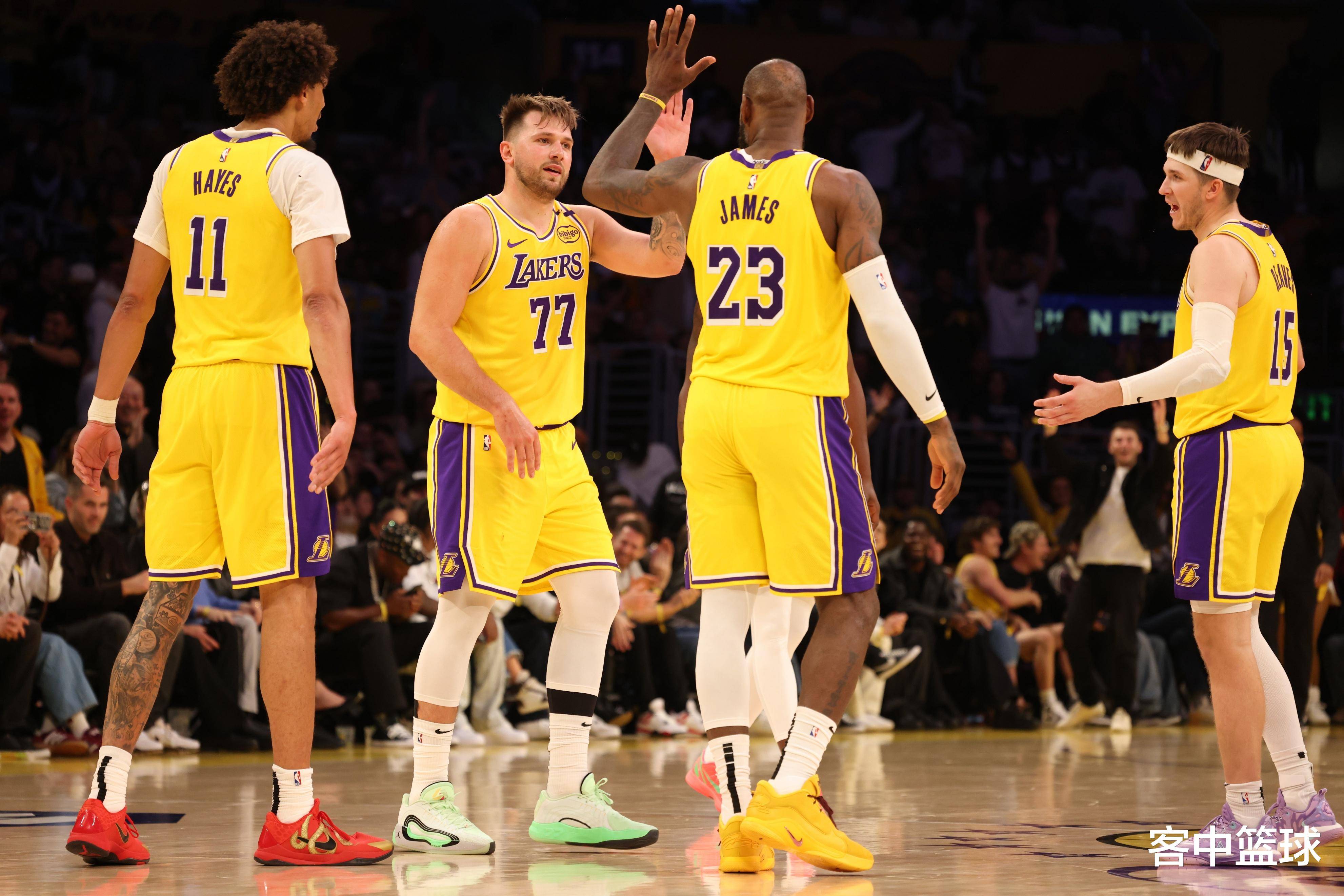 科比吊牌引热议，建议增设二维码防退货（科比吊牌惹争议，呼吁加印二维码防止退货）