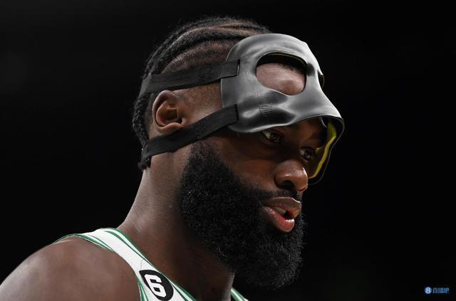 NBA球员交易动态及球队影响（NBA球员交易动向与球队连锁反应）