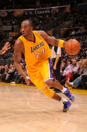 半场战报：西海岸1-0亚泰，陈柏良助攻里切利头球破僵（半场西海岸1-0亚泰：陈柏良助攻里切利头球先拔头筹）