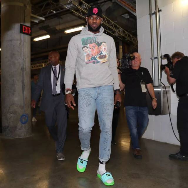 弗里克：当然想执教梅西，但他合同比我的晚一年到期（弗里克：我很想执教梅西，但他的合同到期时间比我晚一年）